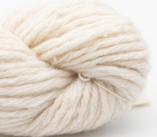 Smooth Sartuul Sheep Wool 8-ply bulky handgesponnen - altai white (undyed)