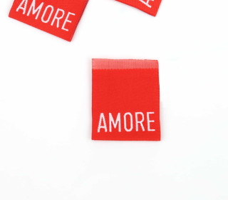 1 Label - AMORE - Rot
