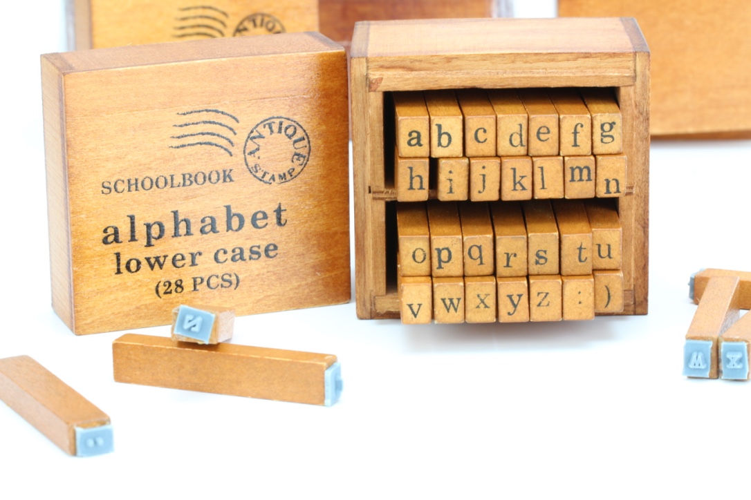 Buchstabenstempel - Alphabet - Stempel in Holzbox.